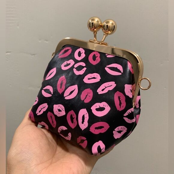 Handmade Genuine Leather Lips👄 Print, Double Kisslock Bag & Small Clutch Set - Picture 14 of 16